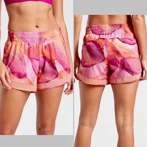 ATHLETA PRINTED MESH RACER RUN SHORT